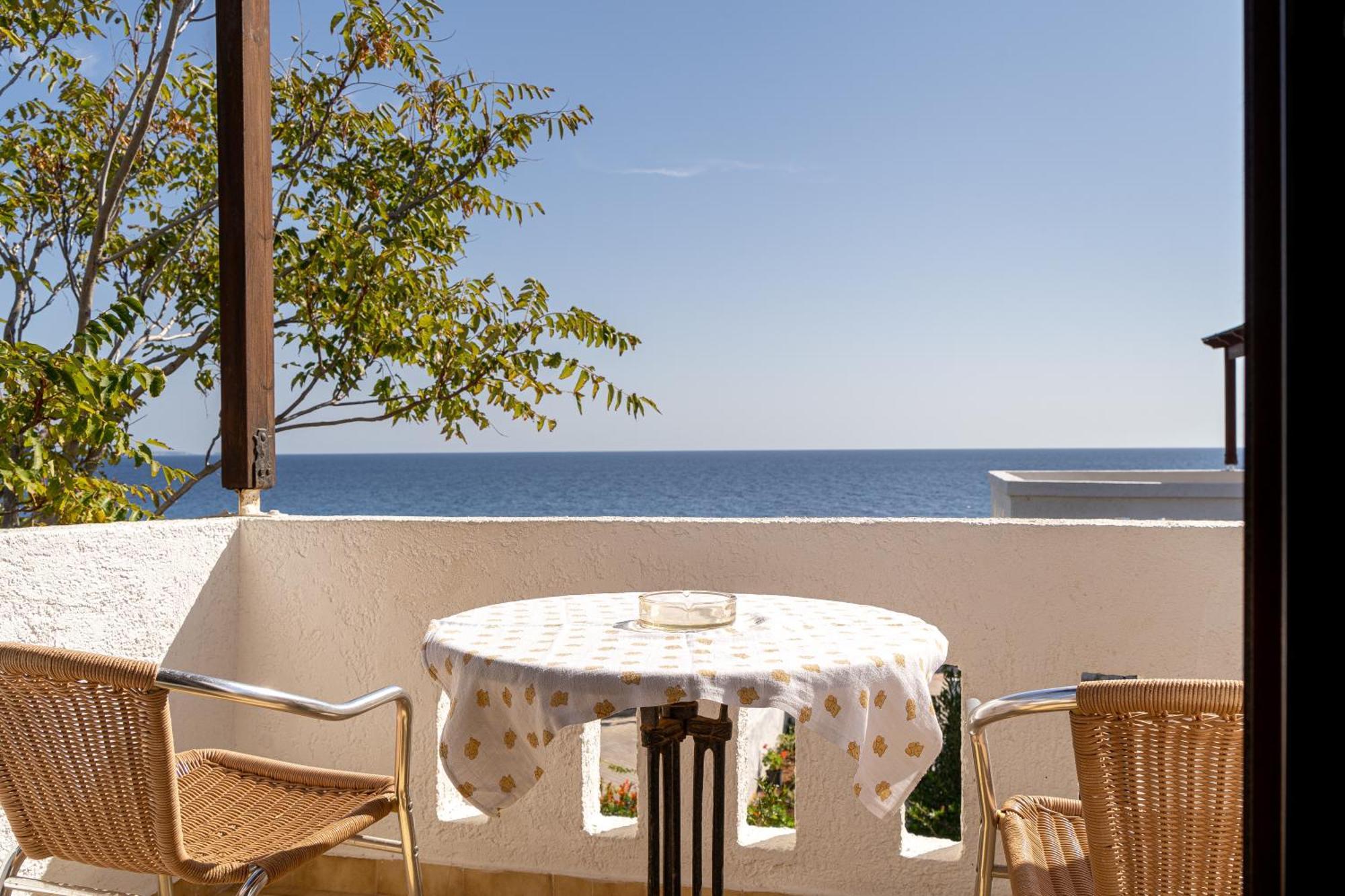 Akrotiri Apartments Makrýgialos Buitenkant foto